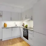 Stylish 2-br Retreat In Heart Of Vibrant * ברגן