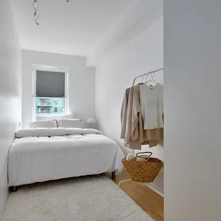 Apartment Stylish 2-br Retreat In Heart Of Vibrant *