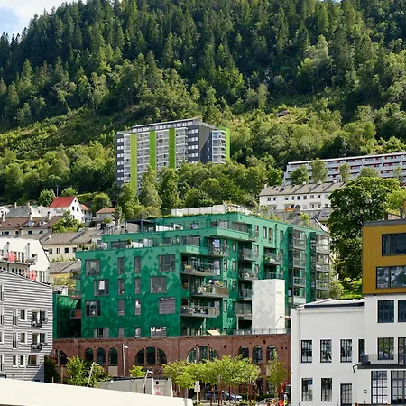 Stylish 2-br Retreat In Heart Of Vibrant Apartment