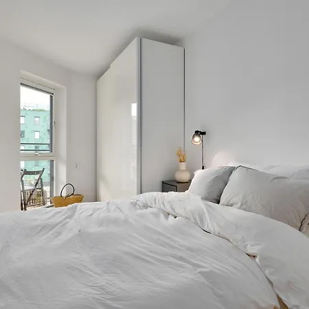 Апартаменты Stylish 2-br Retreat In Heart Of Vibrant *